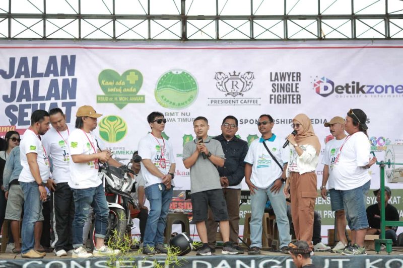 Foto : Disda Hendri Yosuki (tengah)