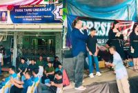 Foto : Undangan peresmian kantor Advokat A Effendi SH dan Rekan (kiri), A. Effendi, S.H saat memberikan sambutan (kanan )