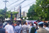 Foto : Jaringan Anti Rasuah Jawa Timur  saat menggelar aksi demonstrasi di Polda Jatim 