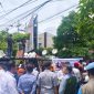 Foto : Jaringan Anti Rasuah Jawa Timur  saat menggelar aksi demonstrasi di Polda Jatim 