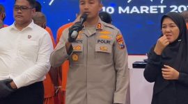 Foot : Kapolres Kediri Kota memimpin Konferensi Pers, yang dilaksanakan di Mako Polres Kediri Kota, Jl. KDP Slamet pada Senin (10/3/2025) sore