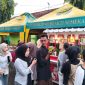 Foot: Meski gerimis, Masyarakat Sumenep sangat antusias mendatangi Bazar Takjil Ramadhan untuk belanja menu berbuka puasa 