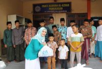 Foto : Persatuan Istri Karyawan dan Karyawati (PIKK) dan Srikandi PLN UP3 Madura, tunjukkan semangat kepedulian di bulan suci Ramadan.