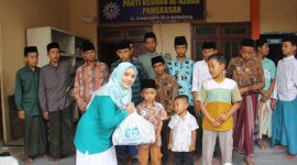 Foto : Persatuan Istri Karyawan dan Karyawati (PIKK) dan Srikandi PLN UP3 Madura, tunjukkan semangat kepedulian di bulan suci Ramadan.