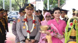 Foto : Tradisi penyambutan Kapolres Sumenep baru berjalan dengan khidmat 