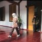 Foto : Mantan Bupati Blitar keluar dari ruang pemeriksaan dengan wajah yang tampak letih, ia hanya melemparkan senyum tipis kepada para awak media