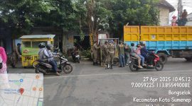 Berkolaborasi kebaikan, Dinas Koperasi UKM dan Perindag, Satpol PP, DLH, DPRKP Sumenep menggelar kegiatan pembinaan dan penindakan terhadap para PKL di sepanjang jalan Dipenogoro