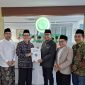 Penyerahan SK Pengurus Antar Waktu kepada Achmad Fauzi Wongsojudo bernomor Kep-05/DP-P/V/2025, diserahkan langsung oleh Ketua Umum MUI Provinsi Jawa Timur, KH. Moh. Hasan Mutawakkil Alallah