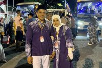 Asharul Fauli S.Kep Ns bin Daeng Bangsawan bersama sang istri tercintanya 
Ikmawati binti Matrawi (dok : Detikzone)