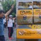 Foto: Kepala Bea Cukai Madura Muhammad Syahirul Alim (kiri) Rokok ilegal merek Sentol Madu (kanan)