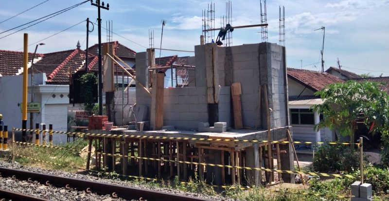 Foto; salah satu pembangunan pos KA JPL l di Kecamatan Sumberasih, Kab.Probolinggo