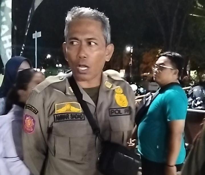 Foto : Anwar Sadad, anggota Satpol-PP Sumenep, Madura, Jawa Timur.