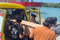 Foto : Prosesi pemulangan Jenazah dari Pelabuhan Kalianget menuju Pelabuhan Batu Guluk Pulau Kangean 