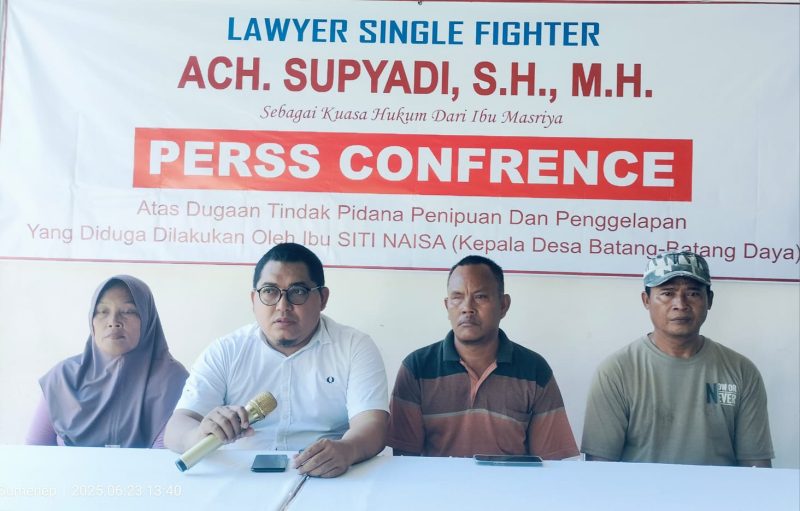 Foto :  Masriya didampingi kuasa hukumnya Ach. Supyadi, S.H., M.H menggelar Press release kalau penipuan dan penggelapan yang diduga dilakukan oknum Kades Batang Batang Daya 