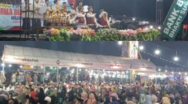 Foto : Ribuan Penonton terlihat antusias menyaksikan grand final Festival Musik Hadrah 2025 di Lapangan Sepakat Lenteng 