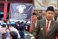 Dibawah kepemimpinan Prabowo Subianto, Bupati Sumenep Achmad Fauzi Wongsojudo didesak untuk melawan gerbong mafia pita cukai Sumenep.