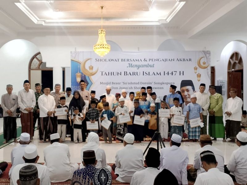 Pemberian Santunan Kepada Kaum Duafa dan Anak Yatim
