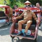 Bupati Sumenep Achmad Fauzi Wongsojudo menyerahkan bantuan becak listrik di pendopo Agung Keraton Sumenep 
