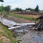 Foto : Plengsengan dibongkar untuk proyek pembangunan saluran pembuangan air Desa Ngepoh