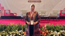 Dr. Erliyati, M.Kes, Direktur RSUD dr. H. Moh. Anwar Sumenep saat menghadiri Seminar Nasional Unit Donor Darah PMI 2025 di Jakarta.