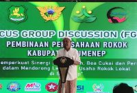 Foto : H. Mukmin saat memberikan sambutan pada acara FGD Pembinaan Perusahan rokok Kabupaten Sumenep di Pendopo Agung Keraton Sumenep 