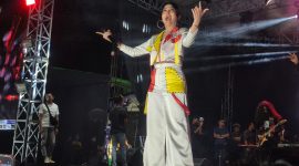 Foto : Winda Artis Fest Radiesta yang tampil menghipnotis ribuan penonton di stadion A Yani Sumenep.
