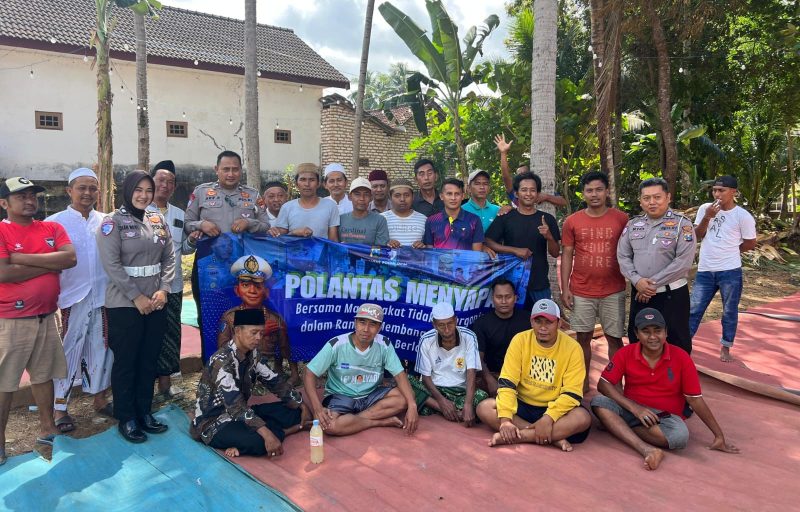 Satlantas Polres Sumenep turun langsung ke Desa Dasuk berikan edukasi keselamatan berkendara dalam program Polantas Menyapa 