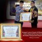 Penyerahan penghargaan diserahkan langsung oleh Kepala BKN, Zudan Arif Fakrulloh kepada Bupati Achmad Fauzi Wongsojudo
