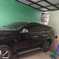 Foto kendaraan roda 4 jenis pajero sport nomor polisi DD 101  di halaman rumah  T saat setelah menerima gadai dari E