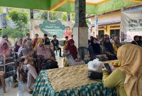 Seminar yang diadakan Mahasiswa Kuliah Kerja Nyata (KKN) Posko 33 Universitas Islam Negeri (UIN) Madura disambut antusias masyarakat 