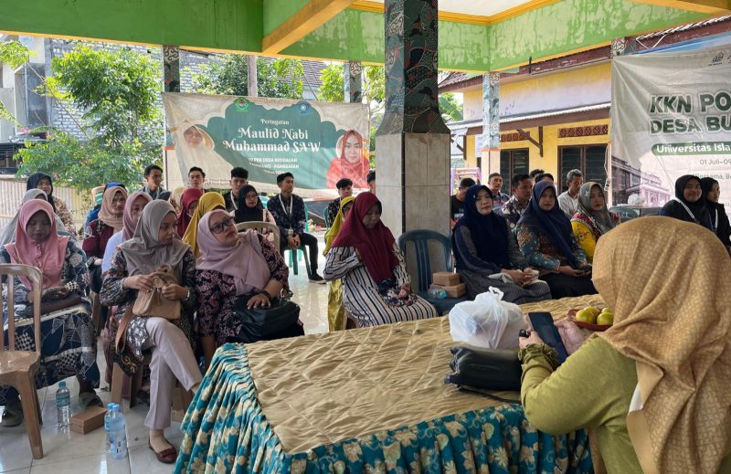 Seminar yang diadakan Mahasiswa Kuliah Kerja Nyata (KKN) Posko 33 Universitas Islam Negeri (UIN) Madura disambut antusias masyarakat 