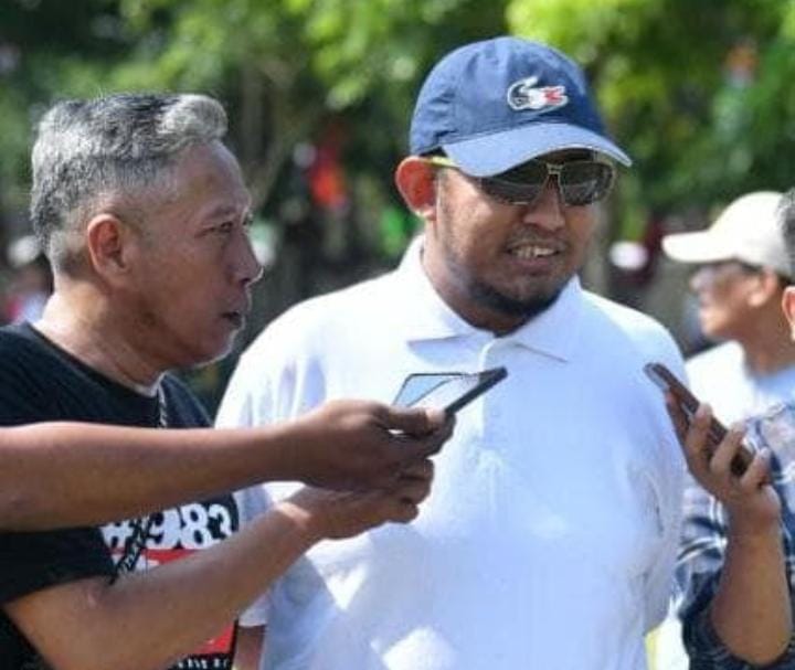 Bupati Sumenep Achmad Fauzi Wongsojudo saat meninjau langsung lomba antar ASN dalam rangka memeriahkan HUT ke-80 Kemerdekaan RI, di Halaman Kantor Bupati