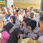 Ratusan orang menyambut positif kegiatan Gerakan Pangan Murah yang digelar Polres Sumenep 