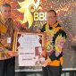 Momen bersejarah tercipta saat Dinas Ketahanan Pangan dan Pertanian (DKPP) Sumenep menerima penghargaan Pengguna Terbaik Semen Beku Sapi Lokal Wilayah Intensif 2025 dari Balai Besar Inseminasi Buatan (BBIB) Kementerian Pertanian RI di Singosari, Malang, Kamis (14/8/2025)



