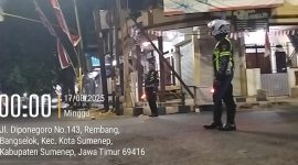 Anggota Satlantas Polres Sumenep siaga satu di Perempatan Pandian guna menekan aksi balap liar yang meresahkan masyarakat.