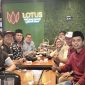 Foto ; Momen kebersamaan saat perayaan hari ulang tahun Pemimpin Redaksi Detikzone.id, yang dihadiri Kadinkes P2KB Sumene, Dirut RSUD, dr Erliyati, M.Kes dan Kabid Kominfo dan sejumlah sahabat Detikzone.