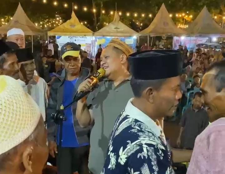 Dengan senyum ramah, H. Khoirul Umam atau H. Her menyapa warga yang memadati Pamekasan Expo 2025. Sosok pengusaha ini jadi magnet perhatian setelah membuat kejutan dengan aksi sosialnya.