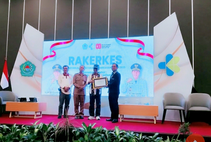 Penghargaan Sisrute terbaik jadi bukti bahwa disiplin dan kolaborasi tim medis RSUD Smart Pamekasan berbuah manis demi keselamatan pasien.
