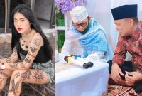 Ilustrasi Perempuan Bertato (kiri),  Kades Joni Junaidi bersama KH. Ad-dailamy (kanan ) . Benturan dua kutub kehidupan. Wibawa kiai yang menegakkan norma agama bersanding dengan sosok perempuan bertato yang memancarkan kebebasan tanpa batas. Potret ini menggambarkan tegangnya tarik-menarik antara nilai religius Sapeken dan derasnya budaya luar yang masuk.