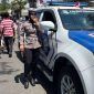 Dengan penuh kepedulian, Satlantas Polres Sumenep menyapa orang tua dan siswa SMPN 1. Edukasi ini diharapkan menjadi perisai bagi pelajar agar terhindar dari kecelakaan