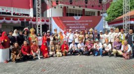 Keterangan Foto : Ketua FPK H.R.Muhammad Ali Zaini (Tengah Kaos bertopi)