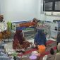 Momen haru keluarga pasien BPJS usai persalinan di RSUD Sumenep. Mereka menyampaikan rasa terima kasih atas pelayanan dokter dan perawat yang ramah serta responsif, meski melahirkan di tengah malam saat akhir pekan