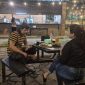 Pengunjung menikmati sajian menu andalan di Kedai KW, mulai dari gurami bakar. Suasana hangat, pelayanan ramah, serta cita rasa masakan yang menggugah selera menjadikan tempat ini sebagai salah satu destinasi kuliner favorit di Sumenep