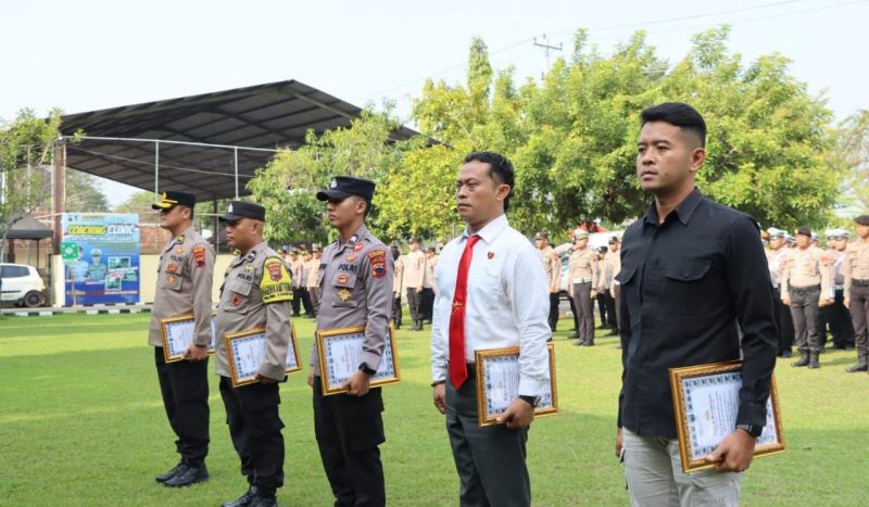 Apel pemberian penghargaan kepada 13 personel di Mapolres Kendal