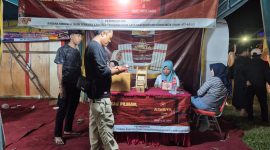 PR Arista tampil percaya diri dengan memperkenalkan produk unggulan SKT Arista Classic di tengah riuhnya Festival Tembakau Madura