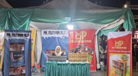 Produk BN Benny Jambu dan Cappuccino yang dipamerkan PR Mutiara Alif menjadi representasi inovasi lokal. Di balik setiap batang kretek, terdapat kerja keras dan harapan ribuan buruh linting yang menopang ekonomi rakyat Madura
