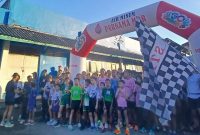 Pelari menyusuri rute indah melewati Keraton Sumenep dan museum peninggalan leluhur, bagian dari pengalaman sport tourism unik