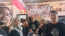 Suasana hangat di stand Aksara Coffee, tempat kopi lokal Sumenep bertransformasi menjadi kebanggaan budaya dan ikon baru ekonomi kreatif Madura