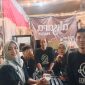 Suasana hangat di stand Aksara Coffee, tempat kopi lokal Sumenep bertransformasi menjadi kebanggaan budaya dan ikon baru ekonomi kreatif Madura