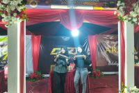 DRT Group hadir dengan semangat baru, karyawan tampak berpose kompak di stand pameran Festival Tembakau Madura.